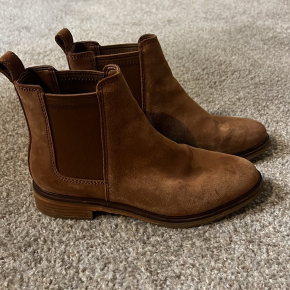 Like new Clarks suede boots - Picture 2 of 5